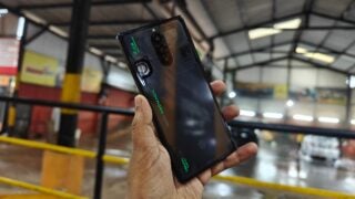 RedMagic 8S Pro in hand